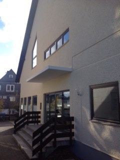 Bordestrap 4 treden naar hoofdingang